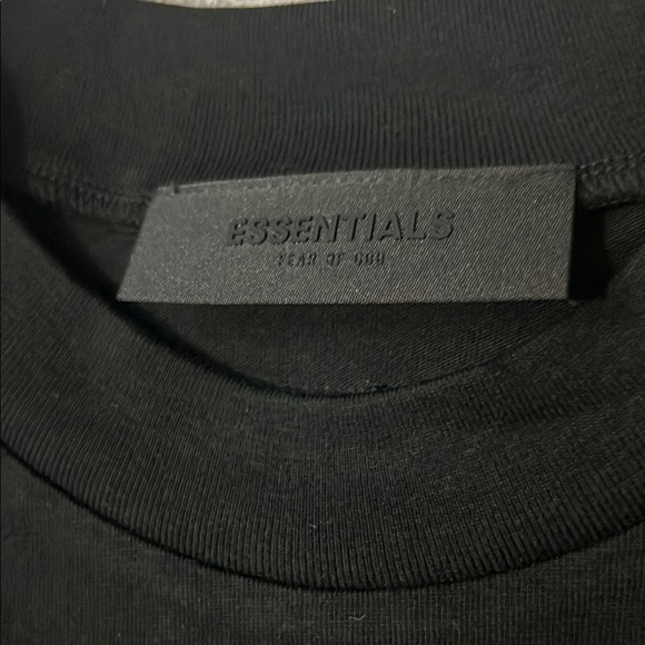 Essentials Black Short Sleeve Tee ( OVERSIZED FITS XL ) - Picture 4 of 8
